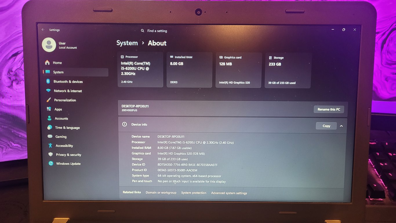 Lenovo ThinkPad E560 display showing processor, memory, storage, and graphics details